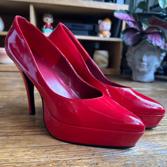 PLEASER RED PLATFORMS - Picture 7 of 14